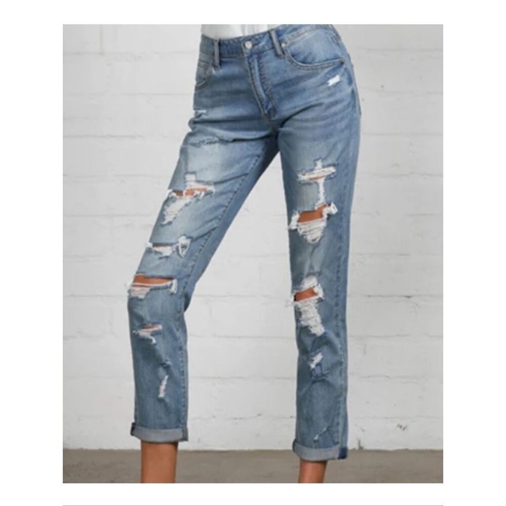 American Eagle Tomgirl Destroyed Button Fly Ankle Cropped Jeans - Size 4